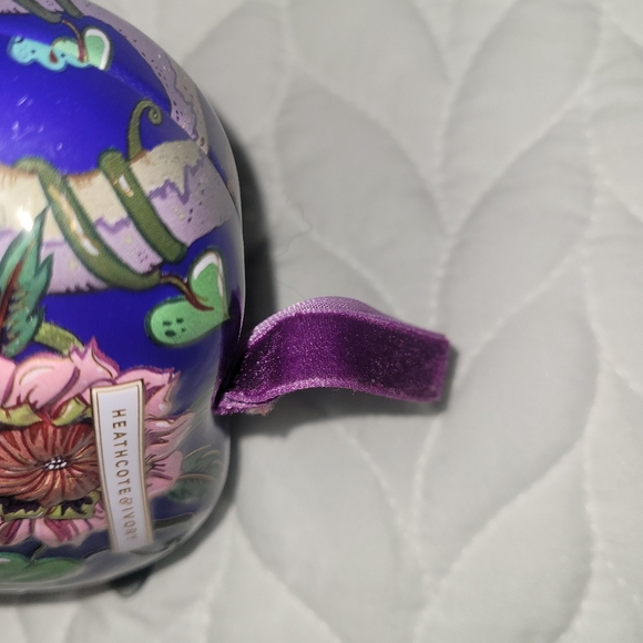 Heathcote & Ivory "Magic Myth Marvel" Scented Soap in Heart-Shaped Tin 3.2 oz - Picture 4 of 4